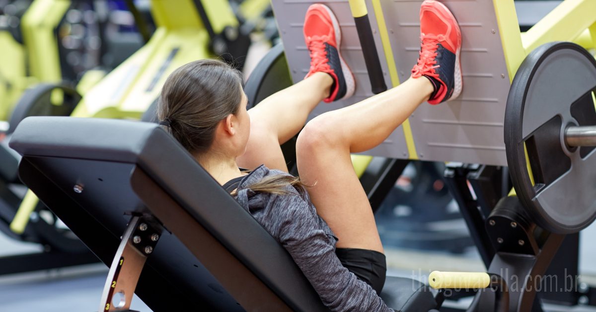 8 dicas para levantar peso corretamente durante o treino